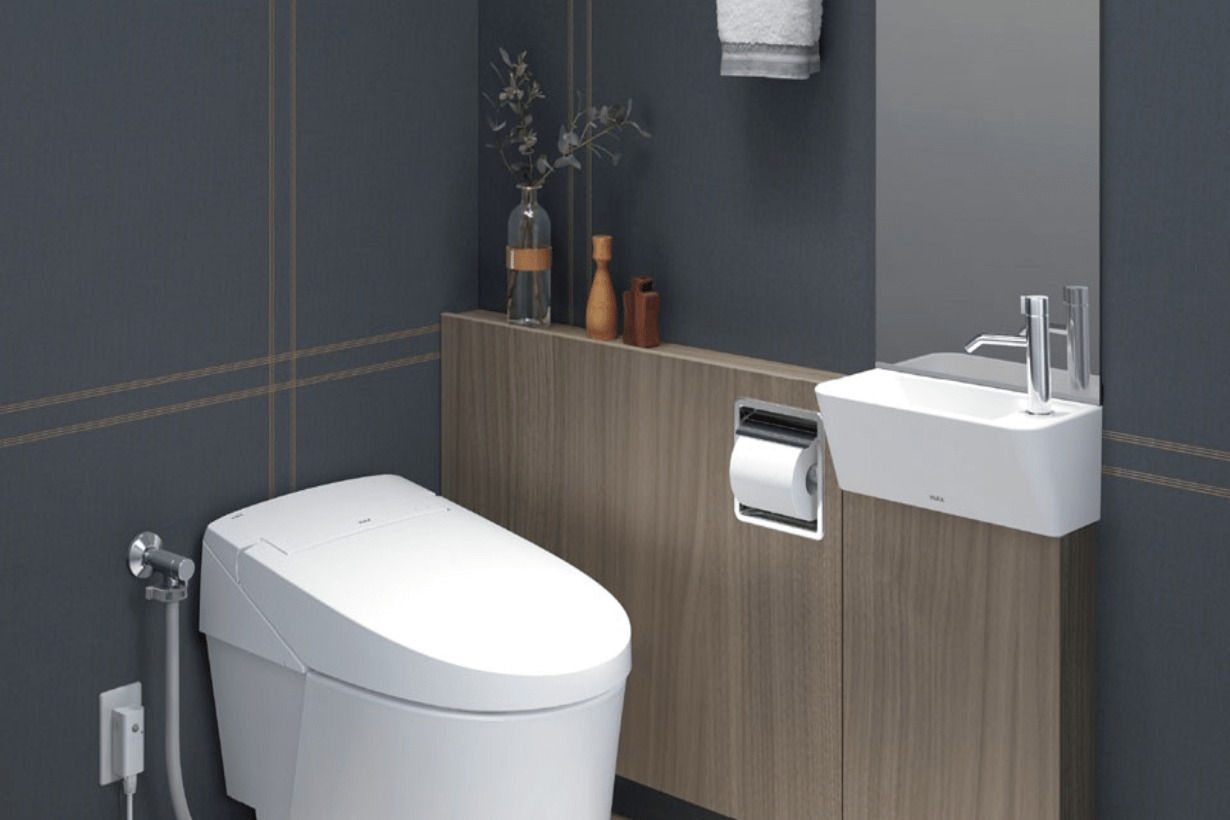 階段下のトイレをおしゃれ＆快適にする5つの工夫：スリムなトイレを選ぶ