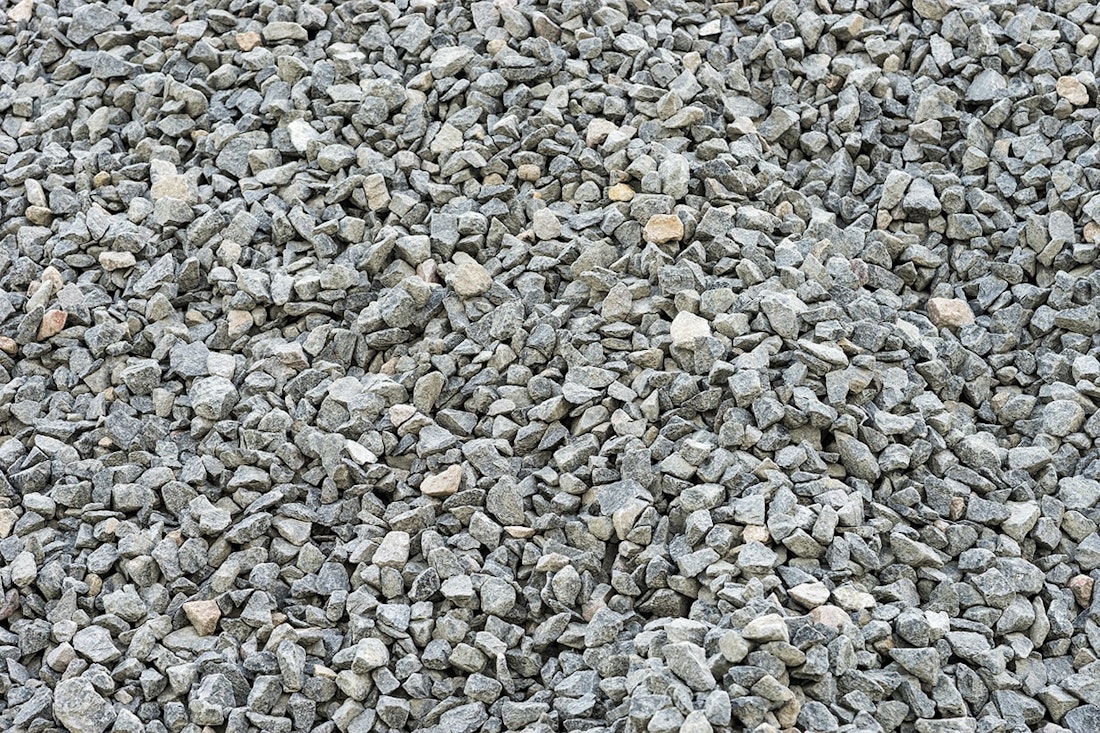 砂利敷きで防犯リフォーム！防犯砂利の種類や効果的な敷き方