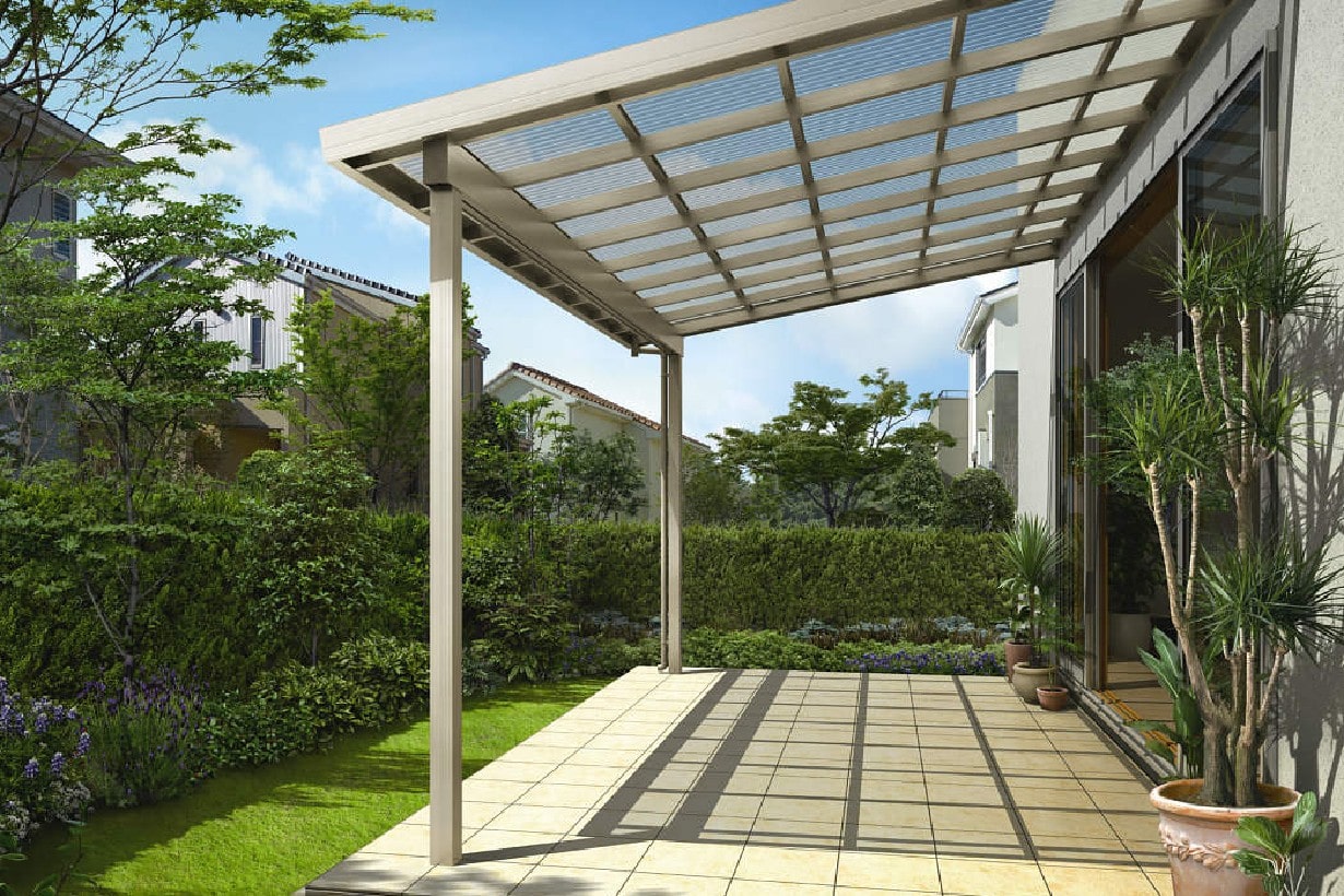 YKK APのテラス屋根「波板テラス屋根 6TC型」(画像出典：YKK AP)