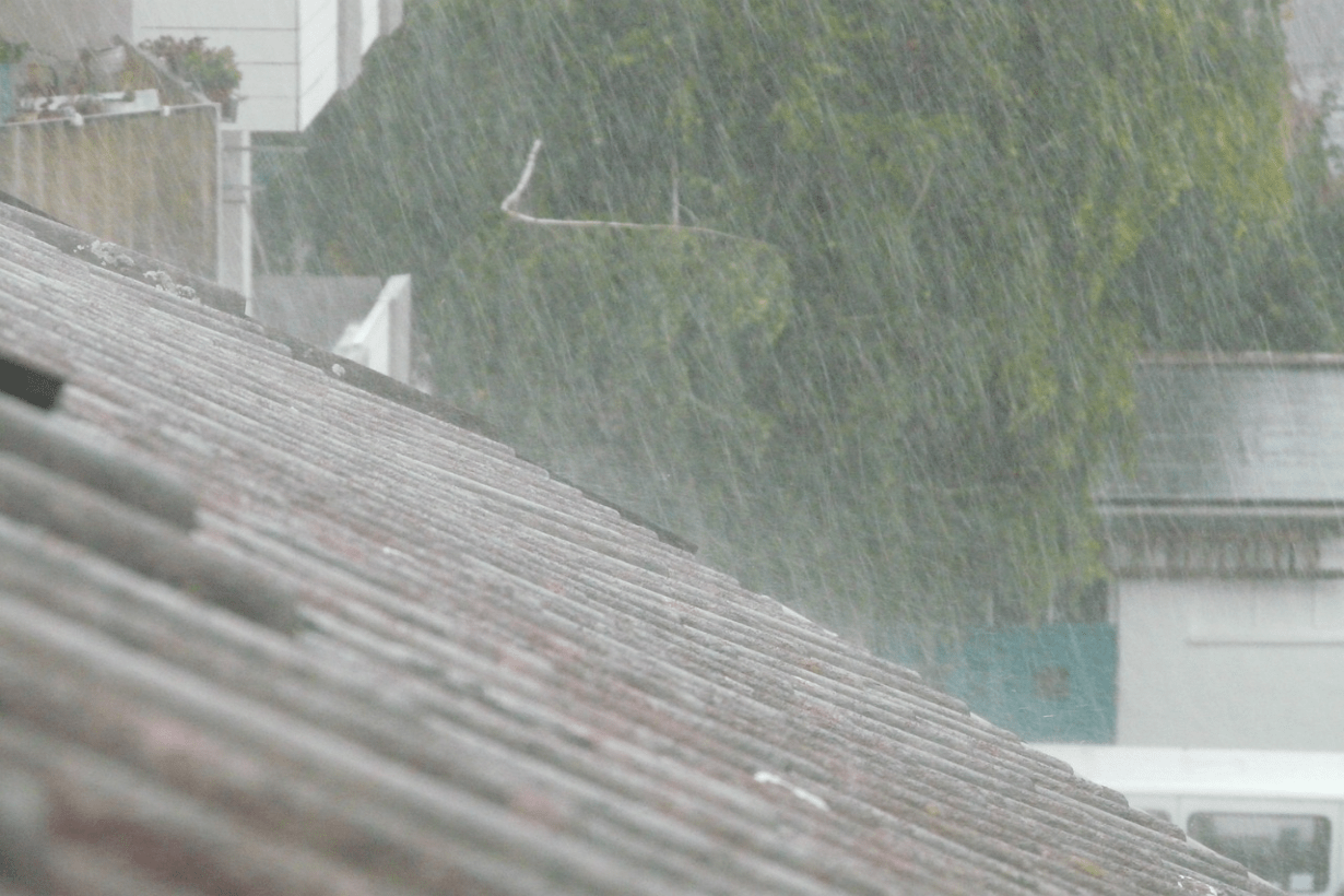 太陽光発電のよくある失敗例:雨漏り