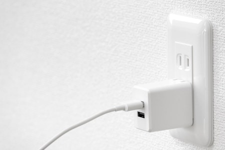 コンセントとUSB電源アダプタ