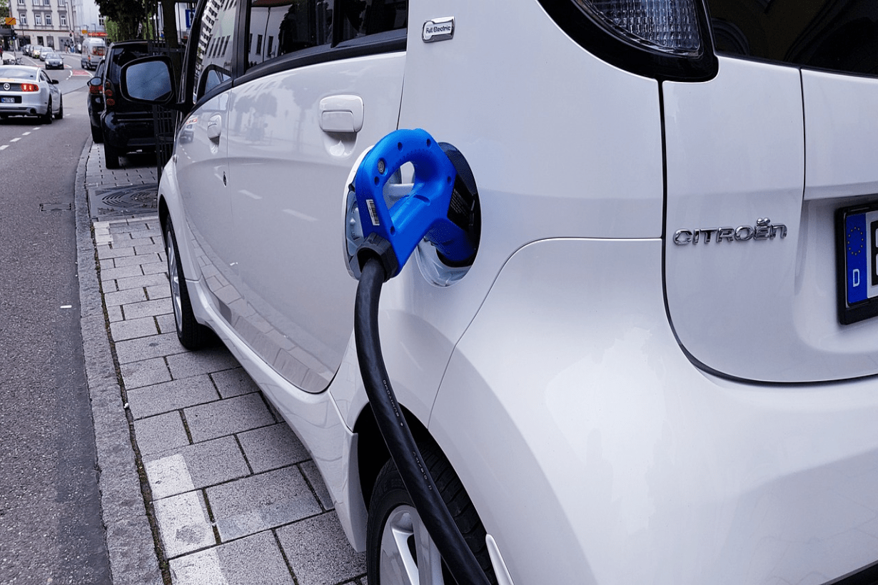 電気自動車を充電すればガソリン代より安い