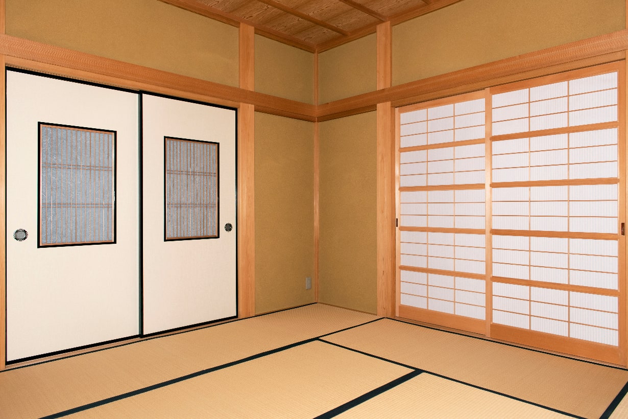 和室。畳とふすまと障子のある和室は、日本の伝統建築です。 和室。畳とふすまと障子のある和室は、日本の伝統建築です。