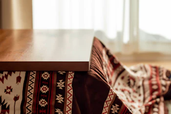 フローリングでこたつを快適に使うためのポイントについて解説