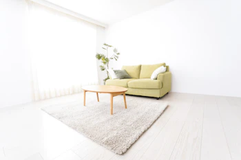 フローリングの部屋に絨毯を敷くメリットや選び方について解説