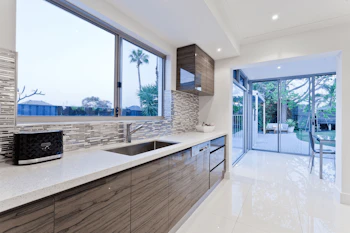 キッチンの壁をリフォーム！費用相場・素材・上手な選び方を解説