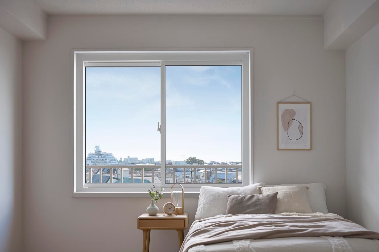 ﾏﾝｼｮﾝ用_施工事例_BED_ROOM_AFTER_引違い窓_窓_内観ﾌﾟﾚｼｬｽﾎﾜｲﾄP