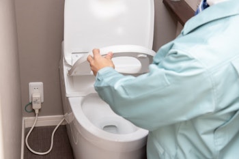 トイレで水漏れが起こる原因は？自分でできる応急処置も紹介！
