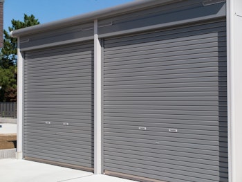 ガレージ2台の工事費込み相場はいくら？費用内訳や主要メーカー価格と安く抑えるコツ